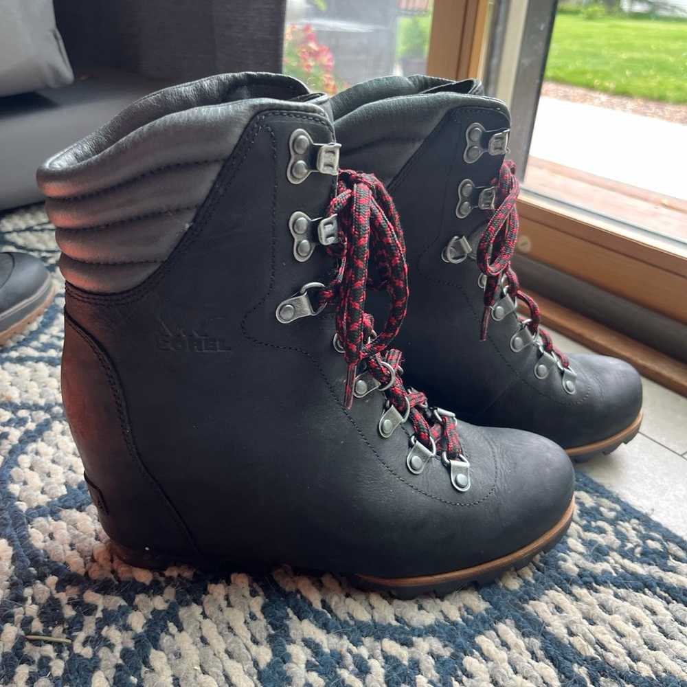 Sorel Conquest Wedge Boots  size 8 - image 2