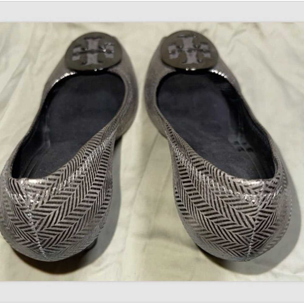 Worn 1X Tory Burch Sally 2 Silver Black Chevron L… - image 9