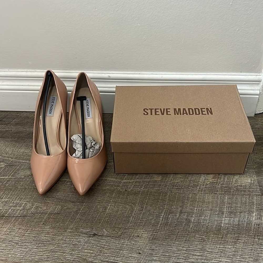 Steve Madden Secretive Camel Pat Size 9 - image 2