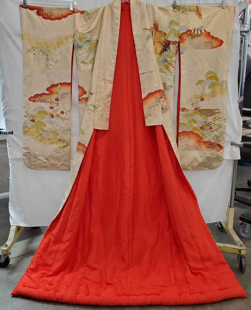 Silk Embroidered Japanese Uchikake Wedding Kimono - image 2