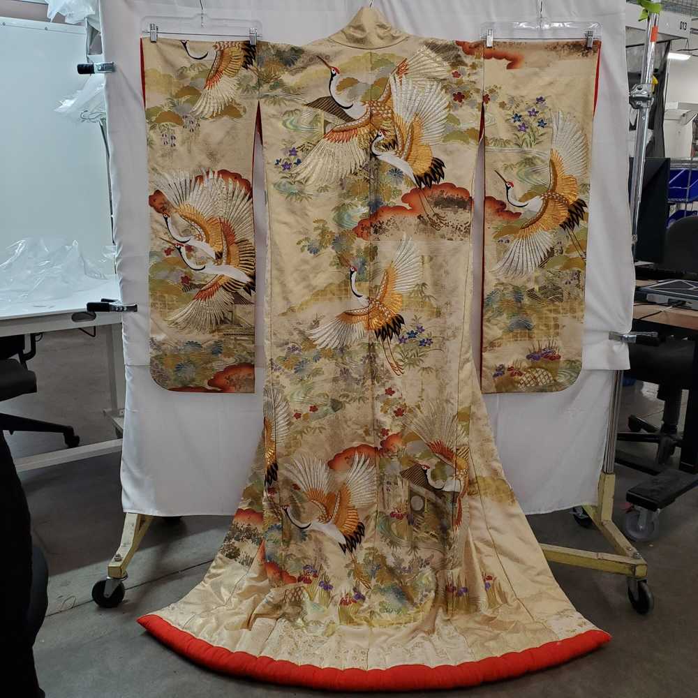 Silk Embroidered Japanese Uchikake Wedding Kimono - image 3