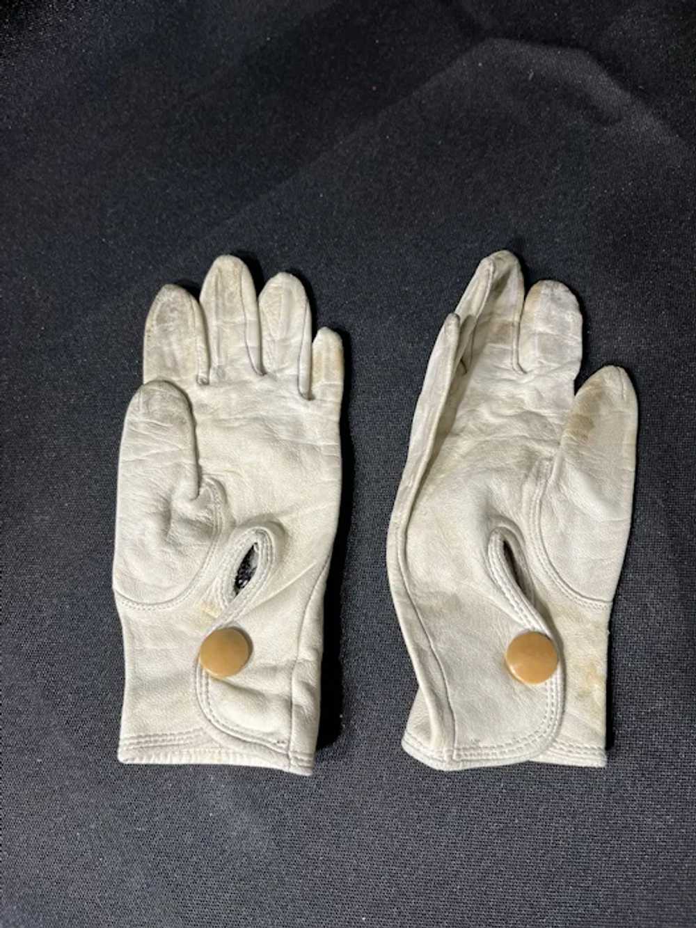 Vintage White Leather Kid Gloves - image 4