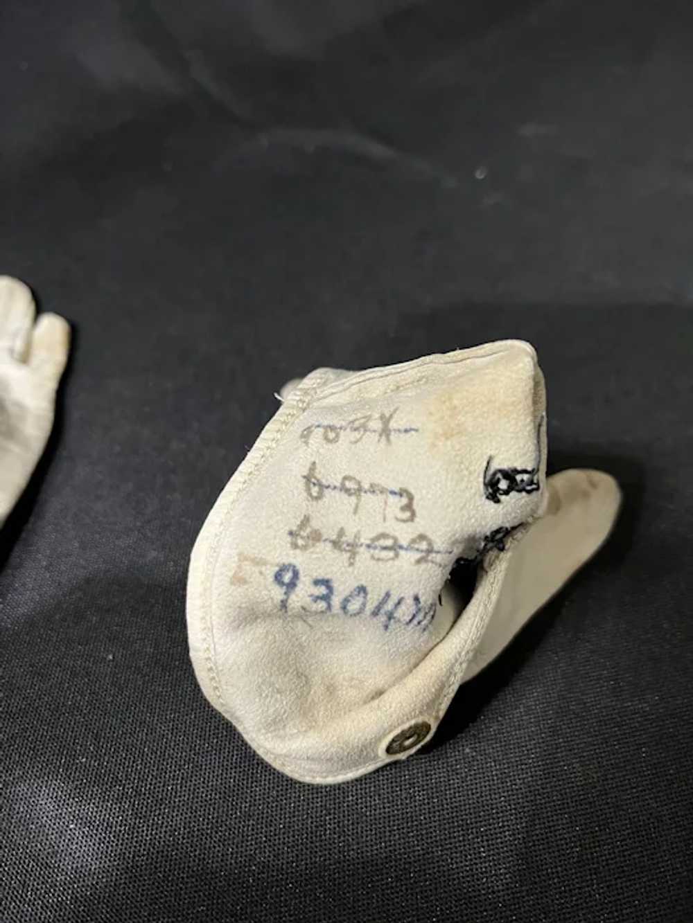 Vintage White Leather Kid Gloves - image 7