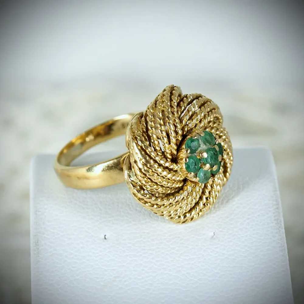 Massive 18K solid gold ring with natural emeralds… - image 9