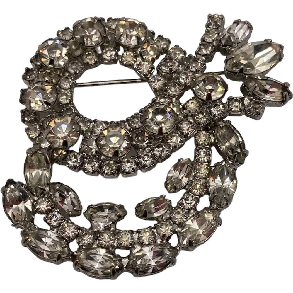 Vintage Weiss Clear Rhinestone Loop Ribbon Brooch - image 1