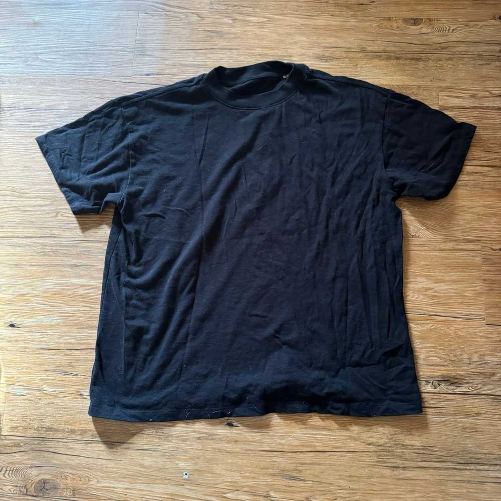 Essential fear of god t-shirt black small - image 1