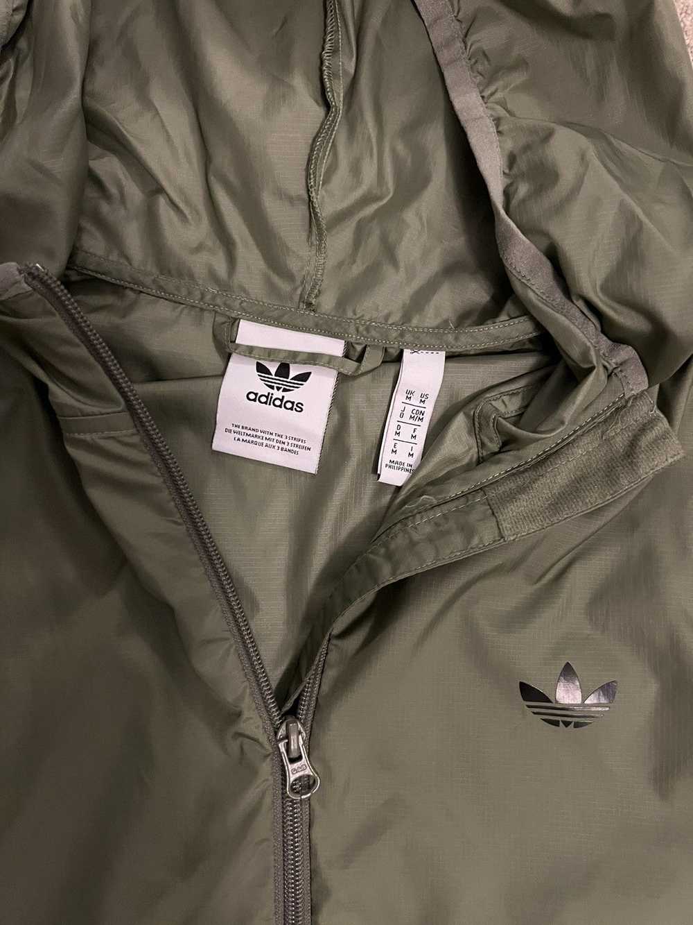 Adidas Adidas Originals Olive Windbreaker Size Me… - image 4