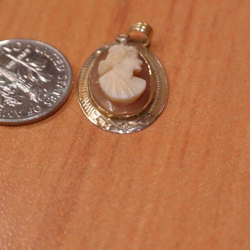 Vintage Solid 10k Gold Cameo Pendant. - image 9