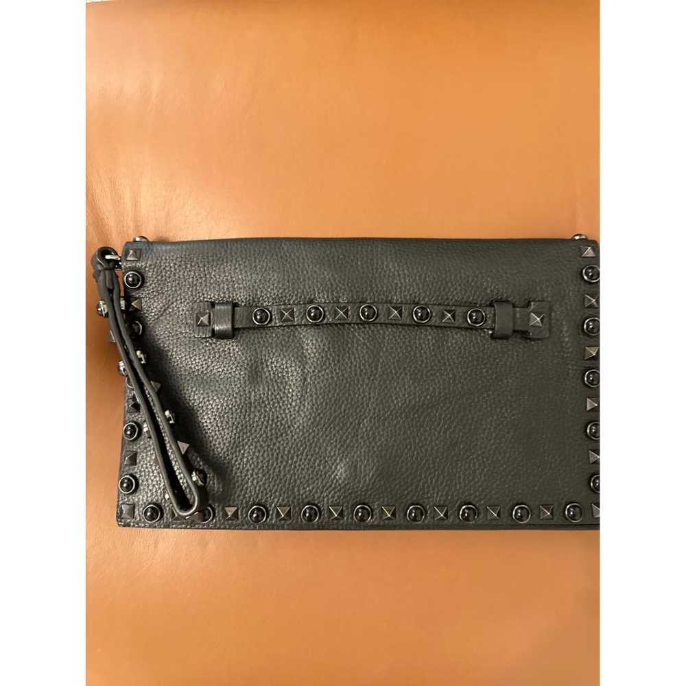 Valentino Garavani Rockstud leather clutch bag - image 2