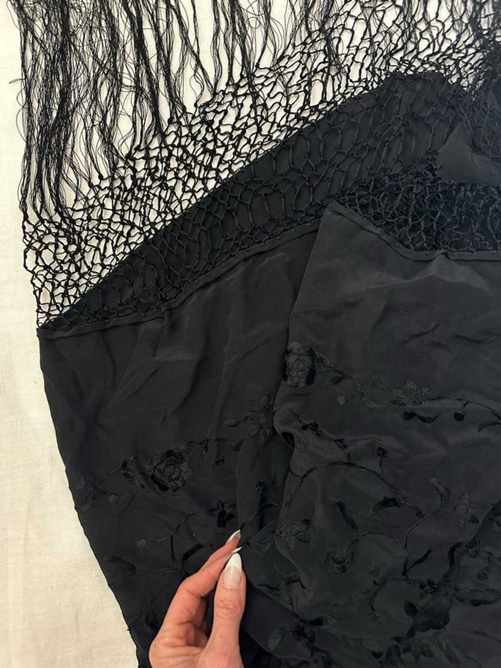 1920s silk noir piano shawl with hand embroidery - image 2