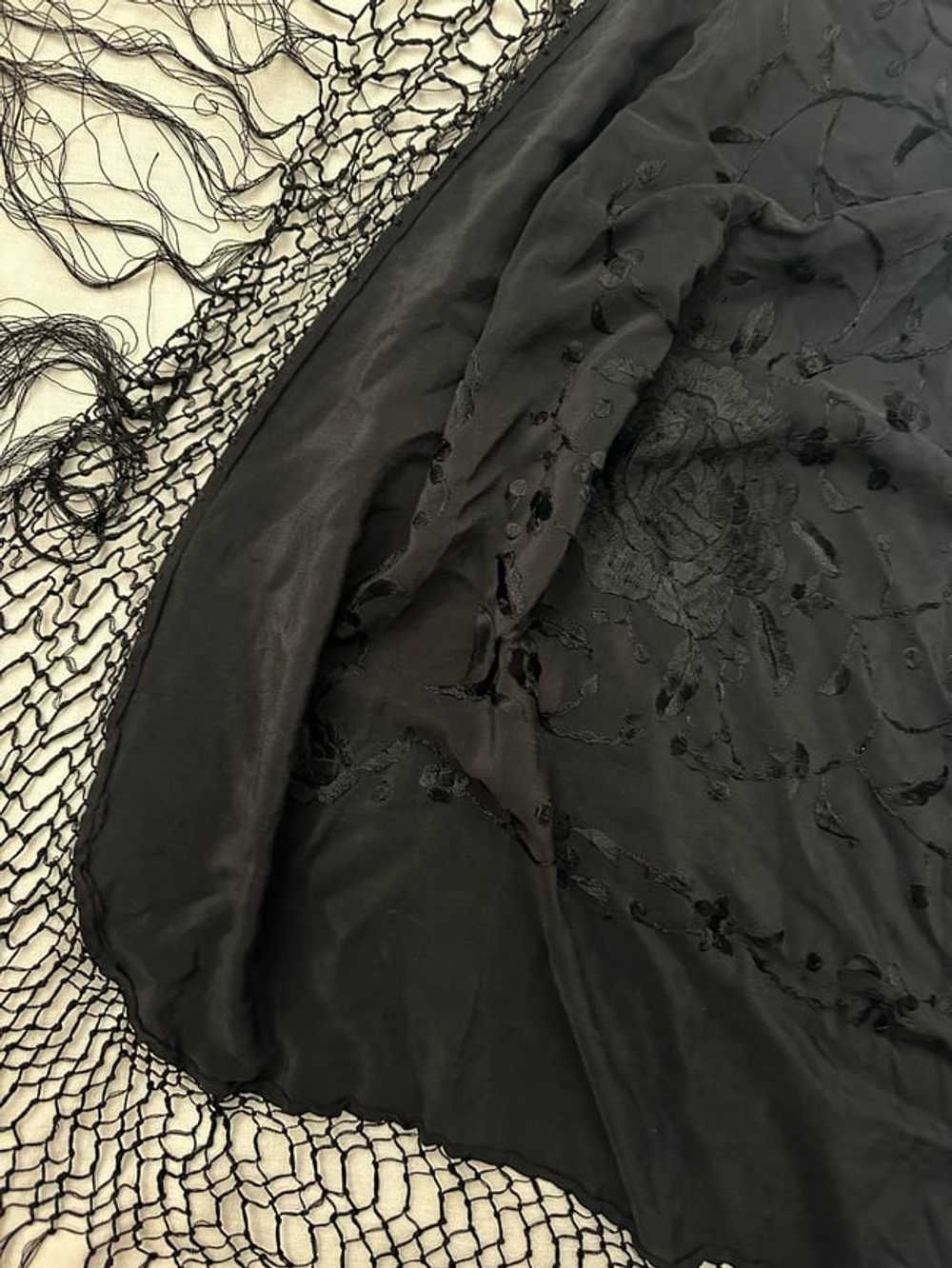 1920s silk noir piano shawl with hand embroidery - image 4