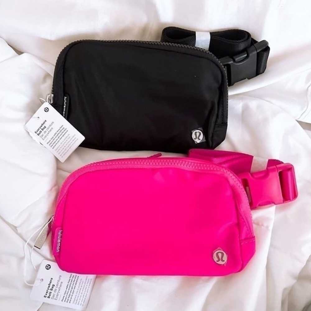 Lululemon Everywhere Belt Bag Black & Sonic Pink … - image 1