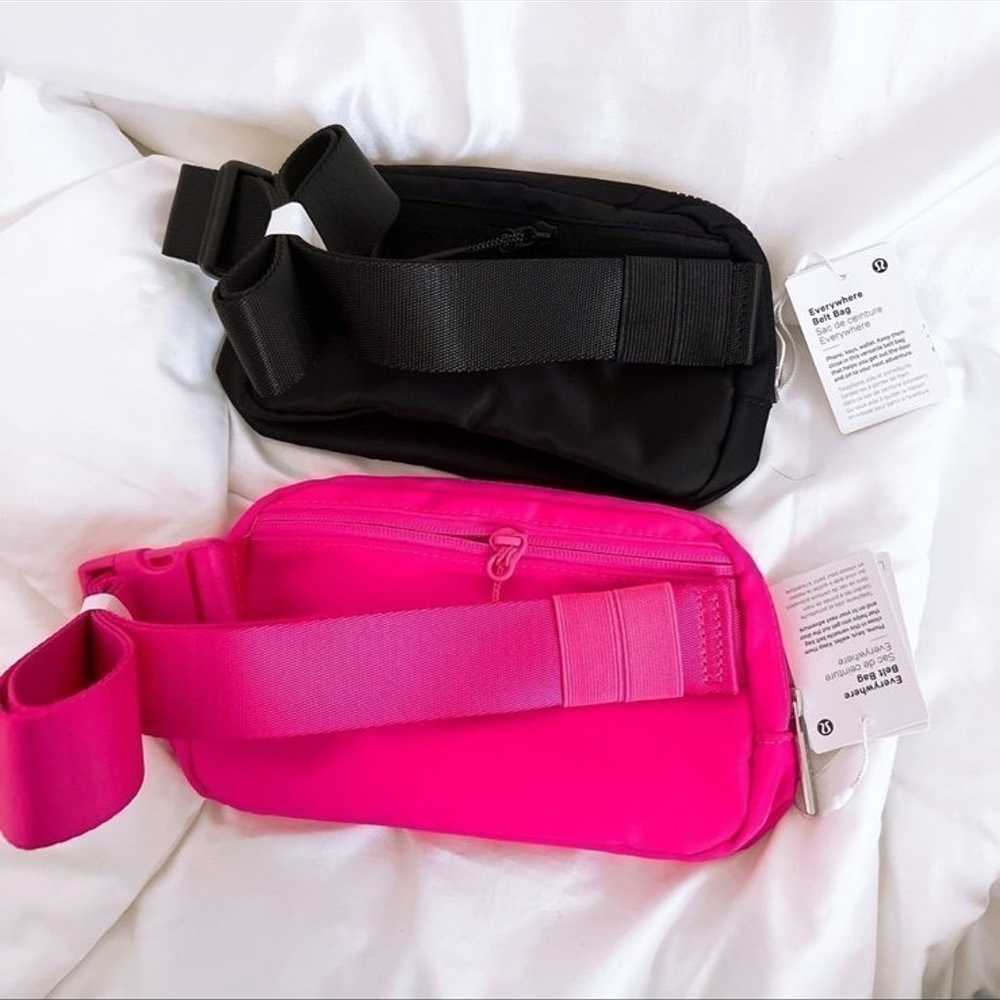 Lululemon Everywhere Belt Bag Black & Sonic Pink … - image 4