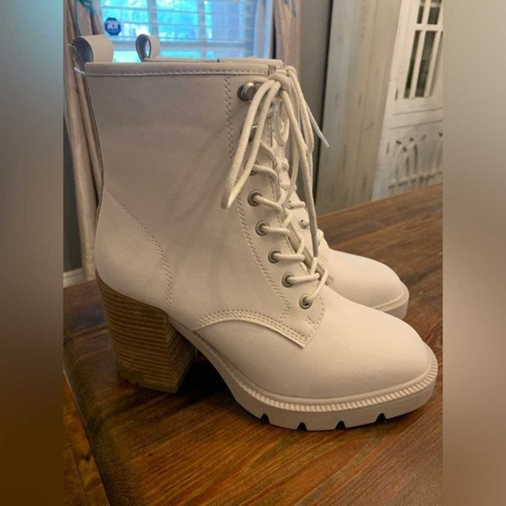 Vintage Havana Westburry Ice laceup boots, white … - image 9