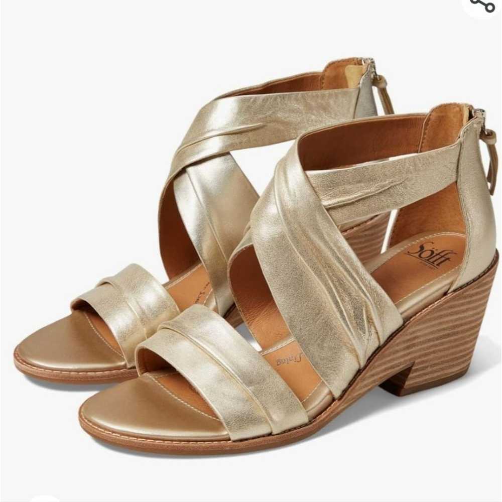Sofft Woman's Gold Leather Sandals with Heel Size… - image 1
