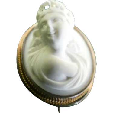 Victorian 10k Raised Bust Cameo Brooch