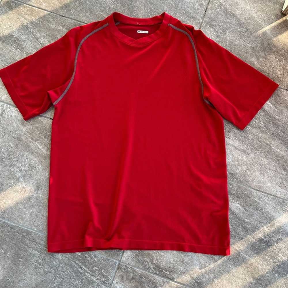 Lululemon Men's Red Wet Dry Warm T-Shirt Size Lar… - image 2