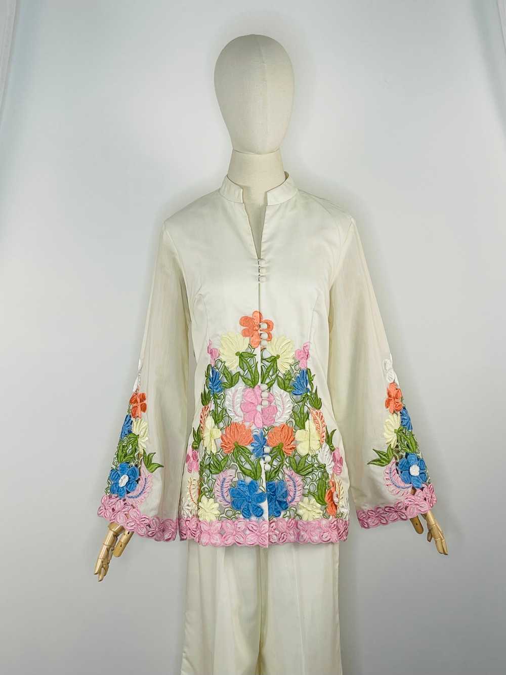 1970s floral embroidered matching ensemble - image 2