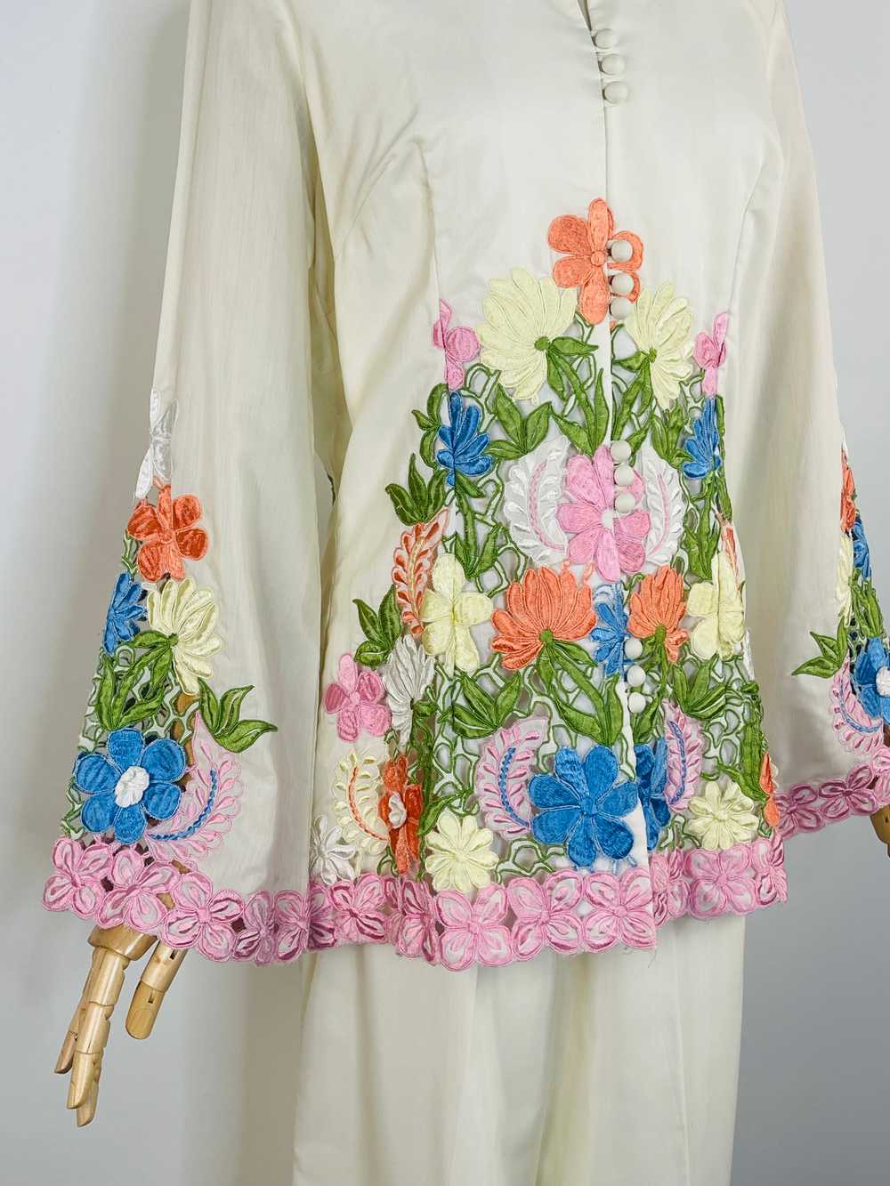 1970s floral embroidered matching ensemble - image 3