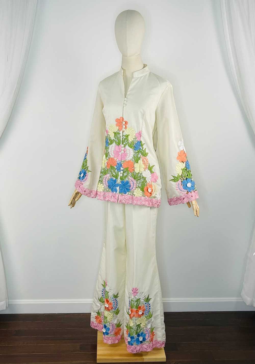 1970s floral embroidered matching ensemble - image 5