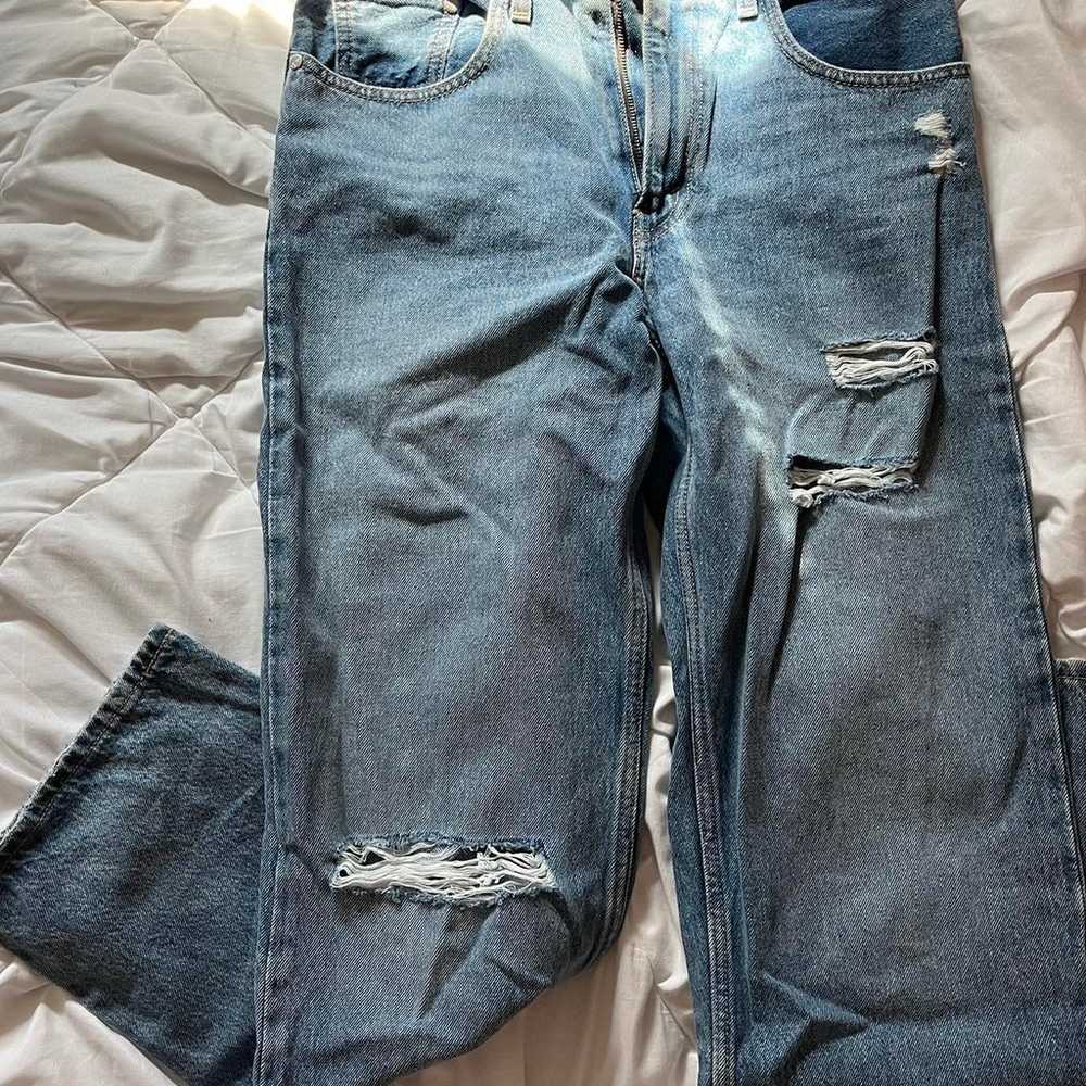 Super cute Levi baggy jeans! - image 2