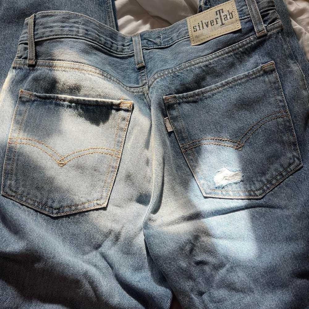 Super cute Levi baggy jeans! - image 3