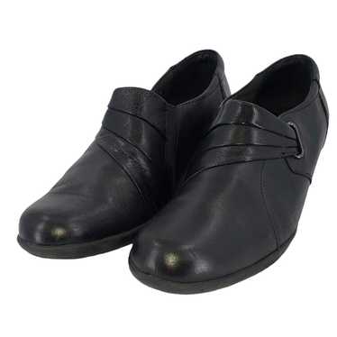 Clarks bendables black ankle booties size 8