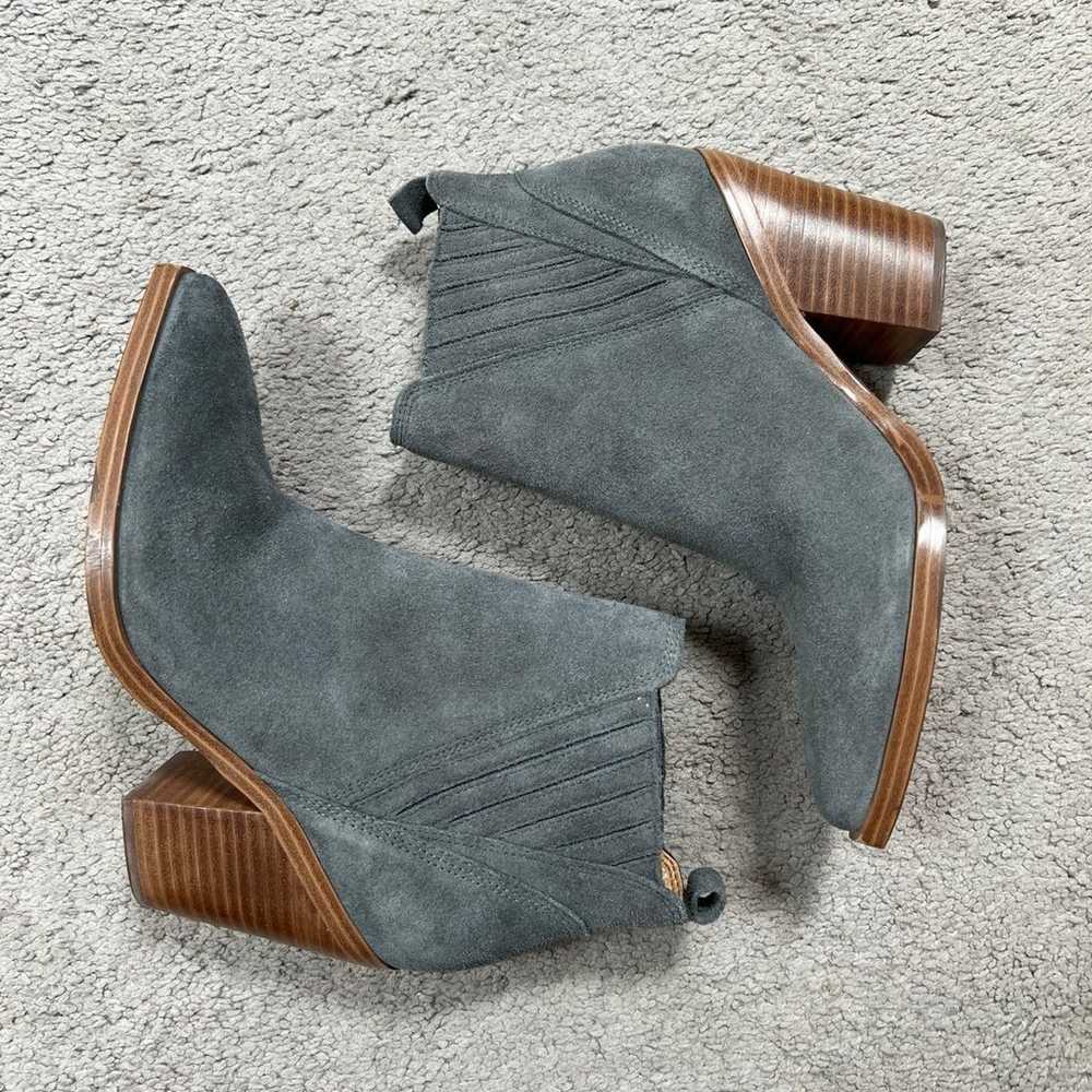 Marc Fisher Grey Suede ankle boots size 6.5 point… - image 5