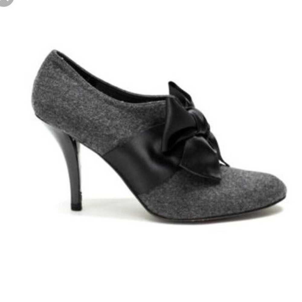 Stuart Weitzman Gray Wool with Black Satin Bow Hi… - image 5