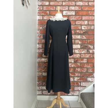 Black vintage dress with lace collar - image 1