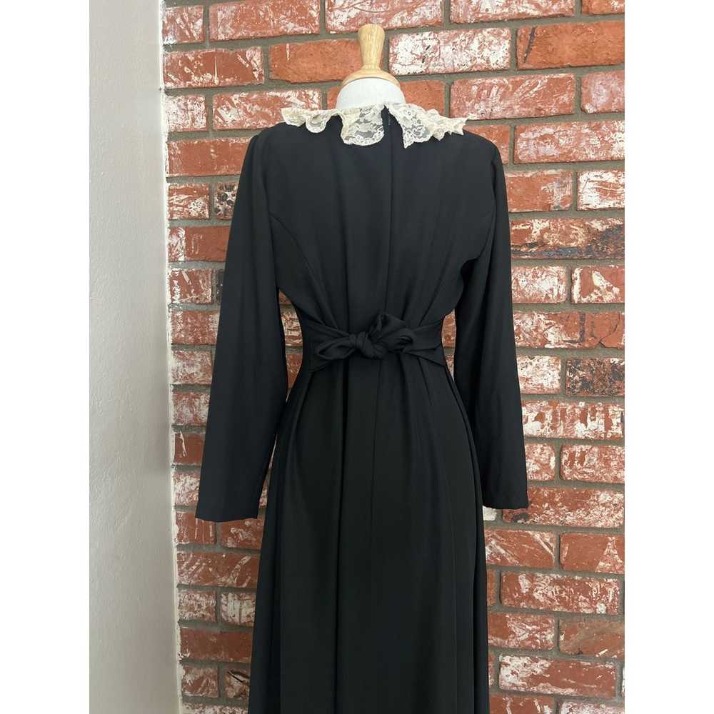 Black vintage dress with lace collar - image 5