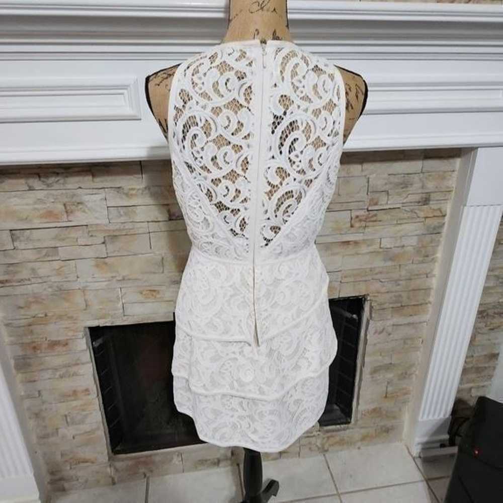 BCBGMAXAZRIA Ivory Sleeveless lace overlay sheer … - image 2