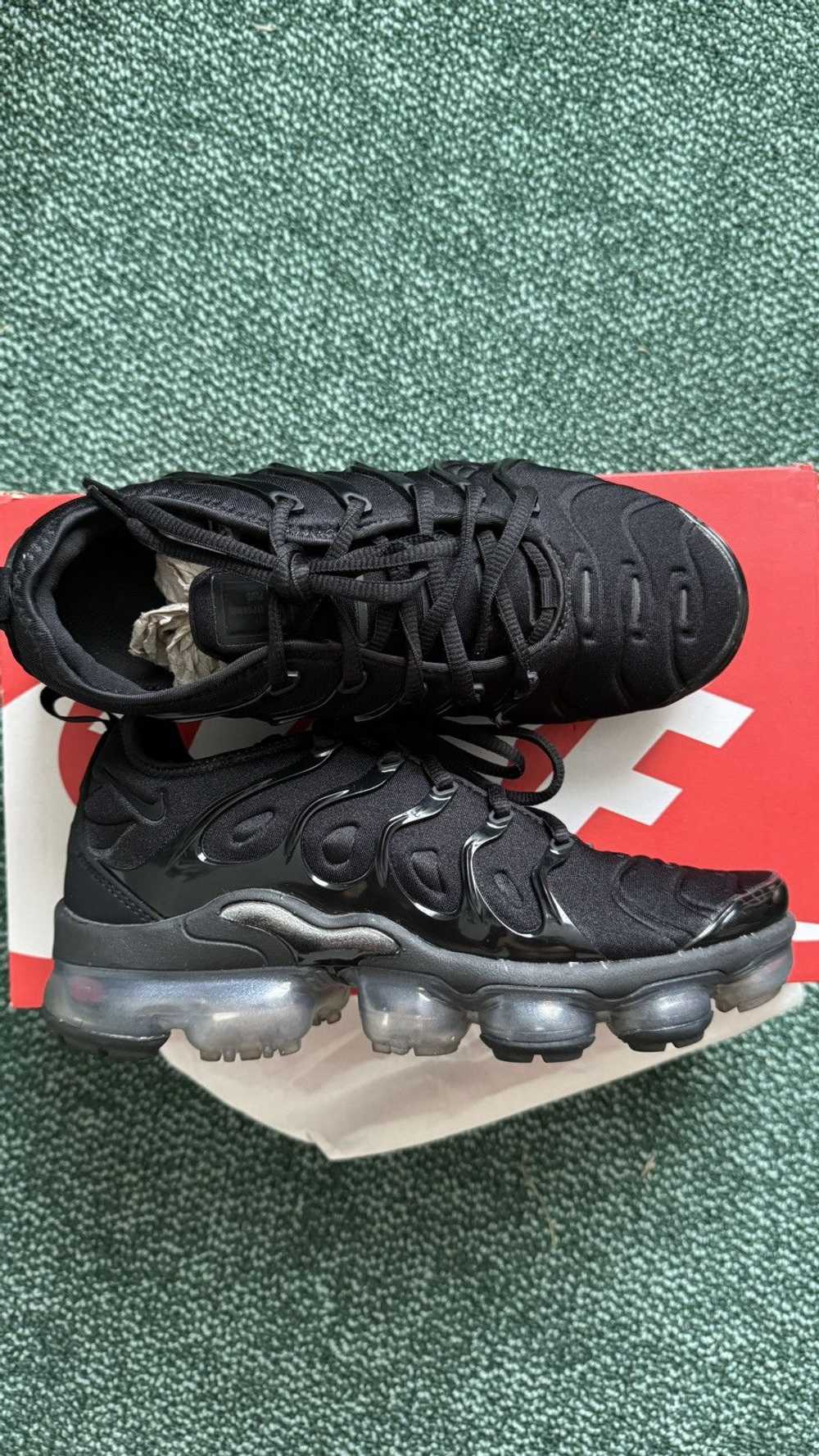 Nike Nike Woman's SIZE 8 Air Vapormax Plus TRIPLE… - image 1