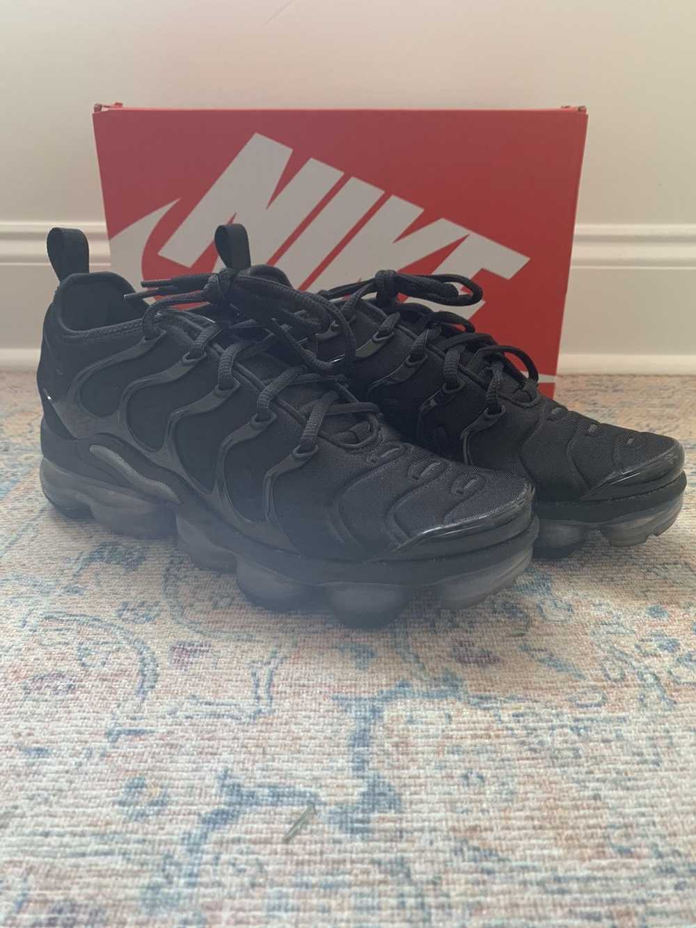 Nike Nike Woman's SIZE 8 Air Vapormax Plus TRIPLE… - image 2