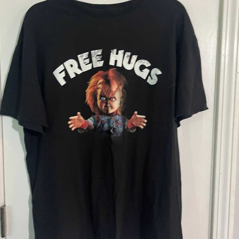 Chucky free hugs tee shirt size xl - image 1