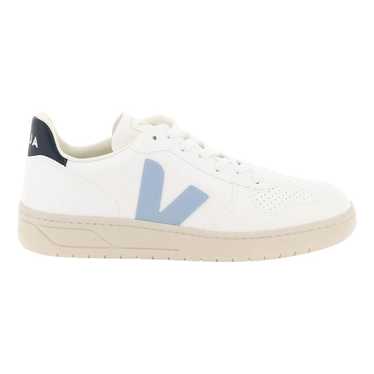 Veja Leather low trainers