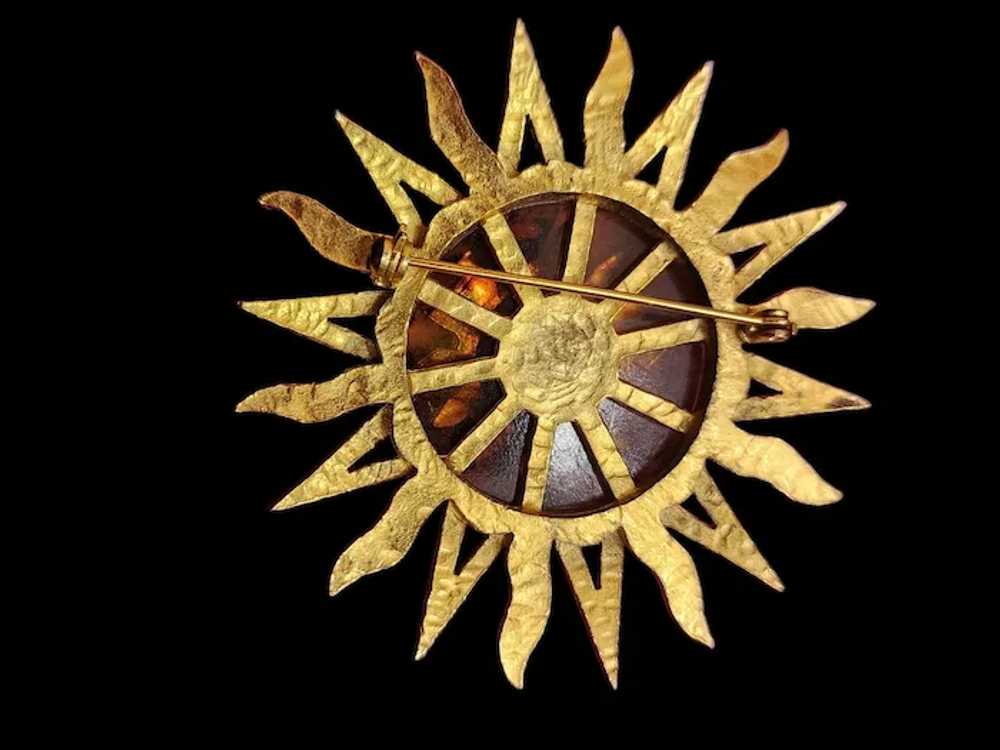 Vintage Unsigned Resin & Matte Gold Sun Brooch (A… - image 3