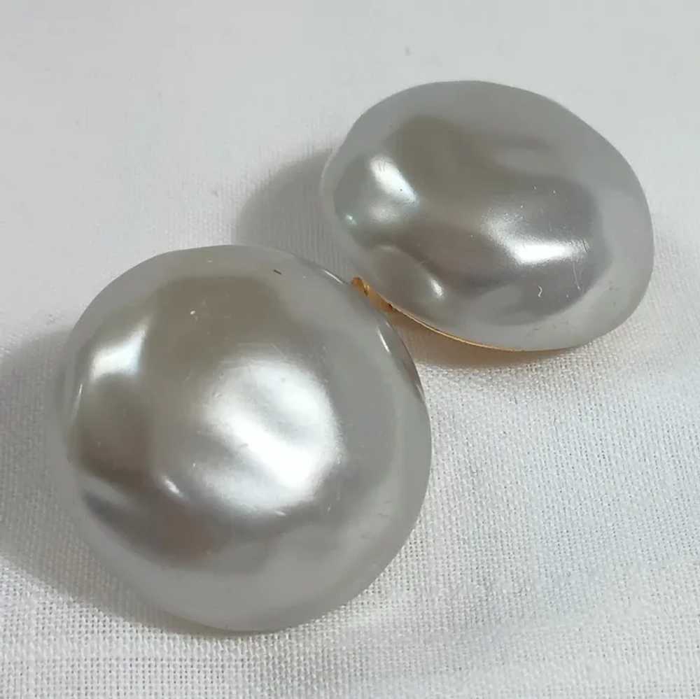 Carolee faux gray baroque pearl clip earrings - image 2