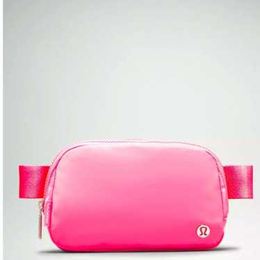 lululemon everywhere belt/cross body bag