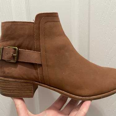 Gianni Bini brown leather ankle boots