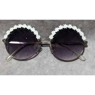 Foster Grant Foster Grant Retro Daisy Sunglasses