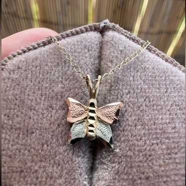 Vintage solid 14k gold butterfly necklace! - image 1