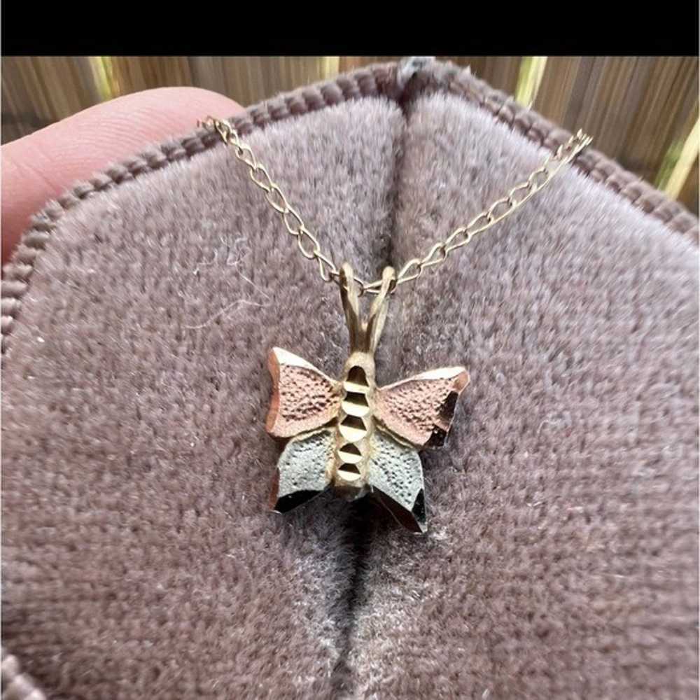 Vintage solid 14k gold butterfly necklace! - image 9