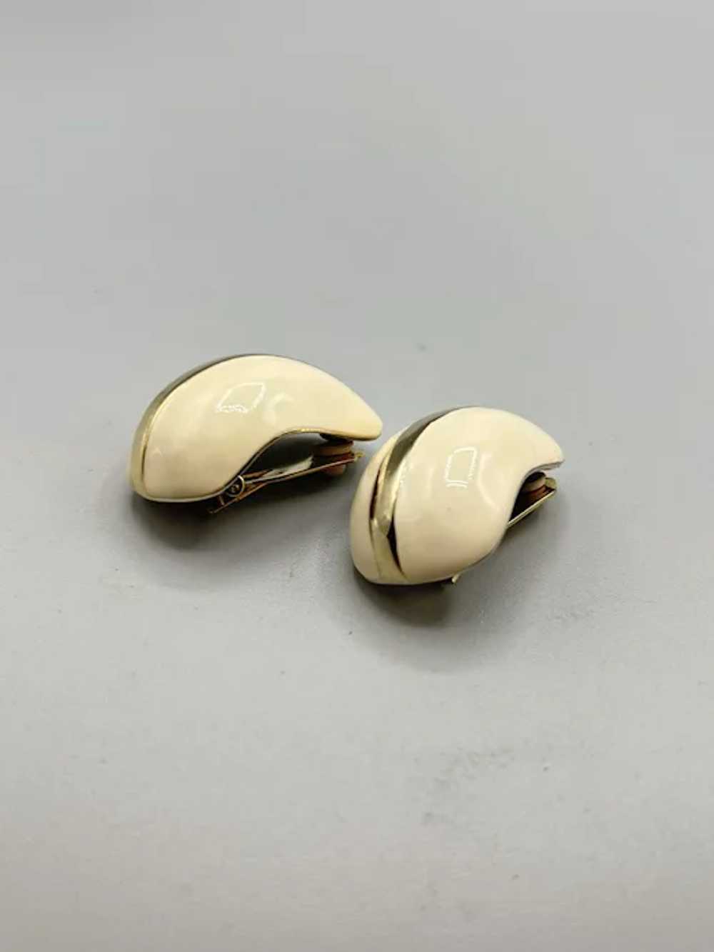 Big Chunky 80s 90s Clip On Earrings Beige Enamel … - image 5