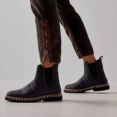 FREE PEOPLE Puffer Chelsea boot brand new size 37.