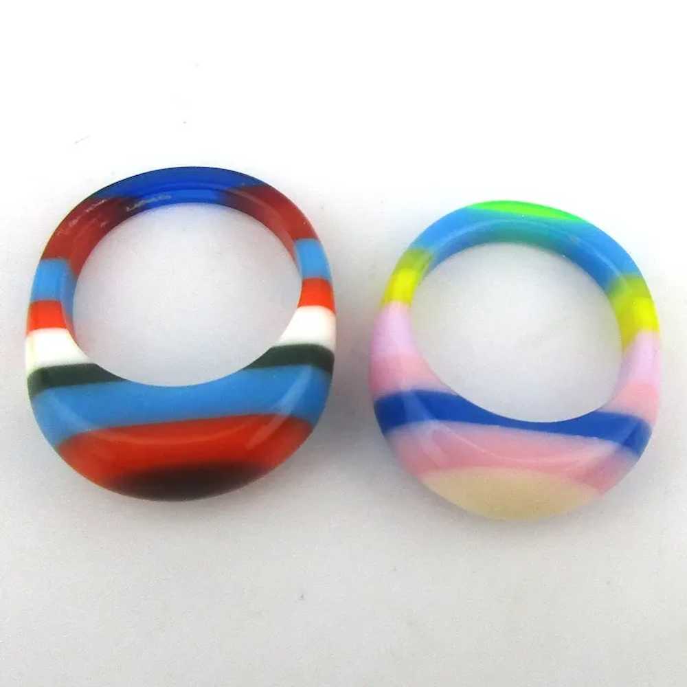 Pair of Vintage Lucite Striped Rings Size 7.5 - image 2