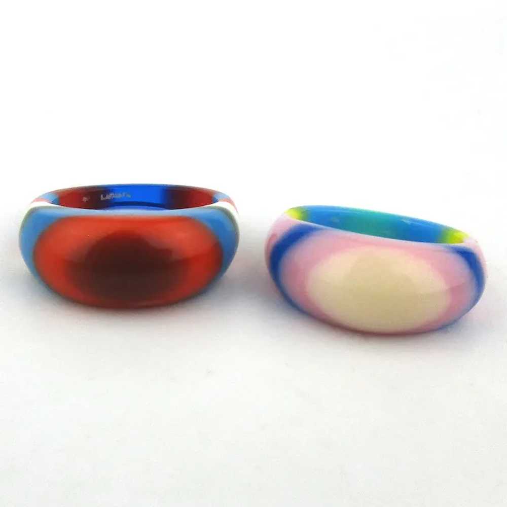 Pair of Vintage Lucite Striped Rings Size 7.5 - image 5