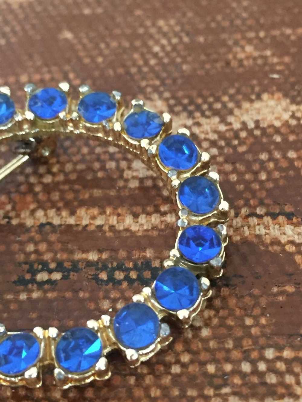 Sapphire Blue Rhinestone Circle Brooch - image 4