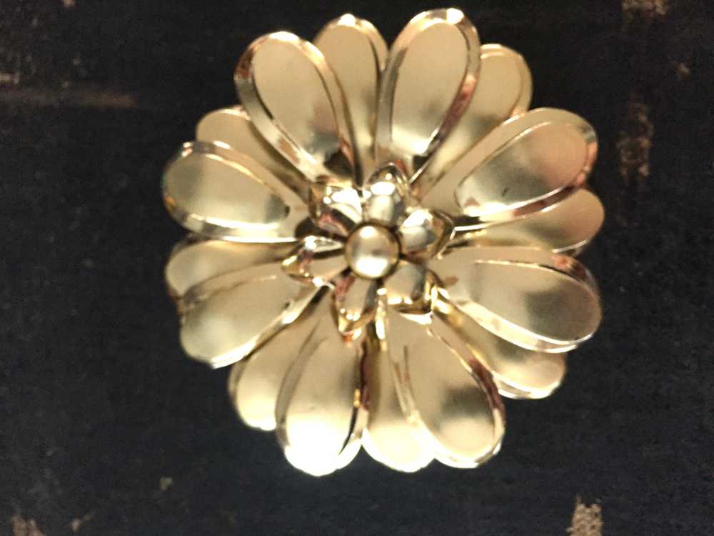 Vintage Large Gold Tone Metal Flower Brooch - image 2