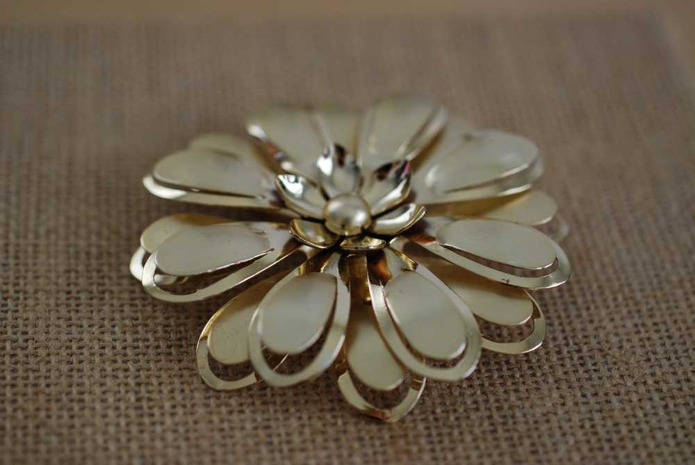 Vintage Large Gold Tone Metal Flower Brooch - image 3